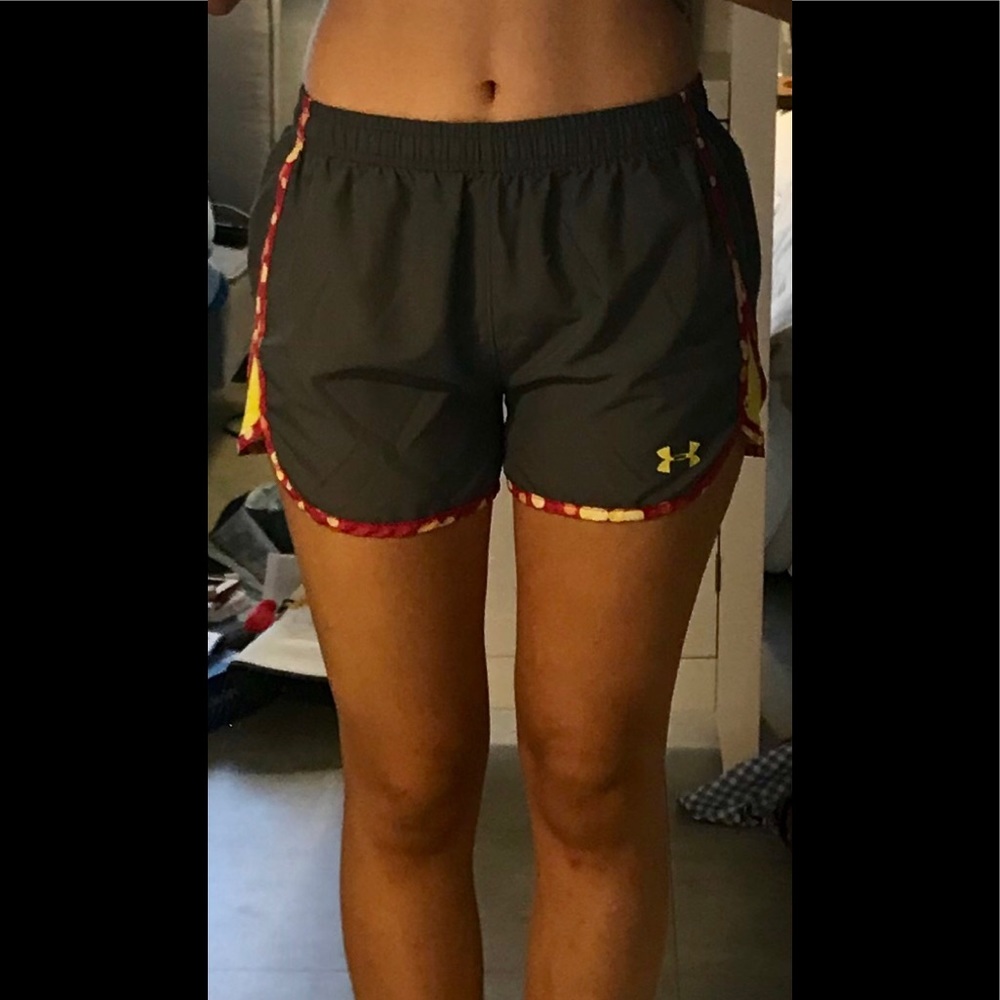 UNDER ARMOUR Athletic Gray Shorts